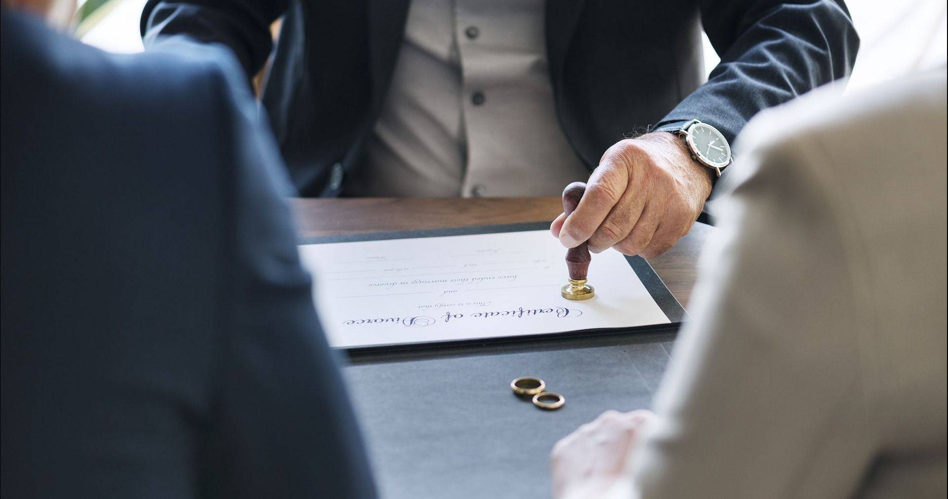 Pourquoi le nombre de séparations des couples s'accroît-il ?